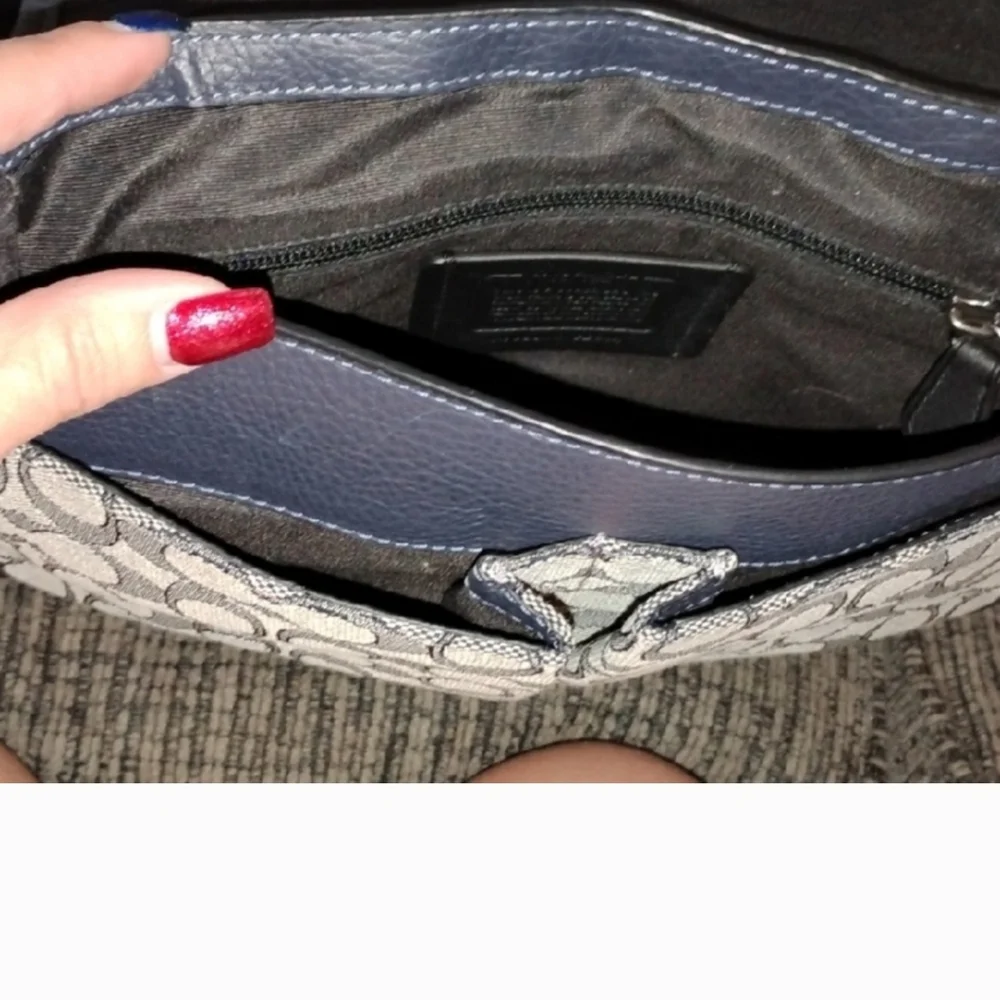 Coach Signature Messanger/map Bag - Picture 4 of 7